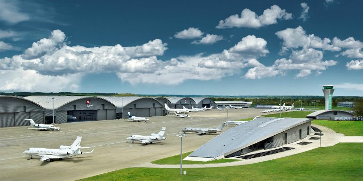 Macquarie acquires Farnborough Airport